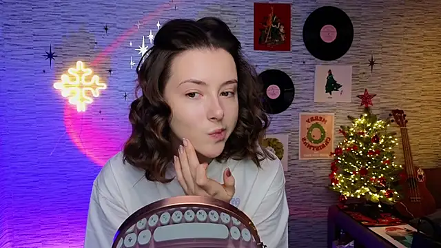 Snapshot of GloriaElmer chatting on 12-26-24, 06:30 GloriaElmer online show from 12-26-24, 06:30