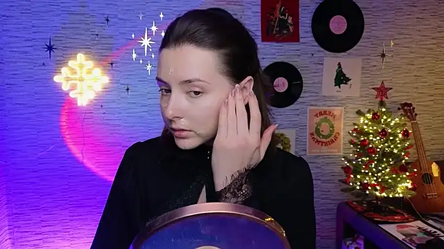 Snapshot of GloriaElmer chatting on 01-08-25, 03:17 GloriaElmer online show from 01-08-25, 03:17