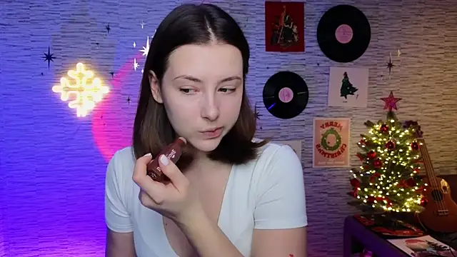 Snapshot of GloriaElmer chatting on 01-13-25, 08:26 GloriaElmer online show from 01-13-25, 08:26