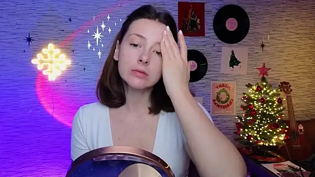 Snapshot of GloriaElmer chatting on 01-14-25, 08:20 GloriaElmer online show from 01-14-25, 08:20