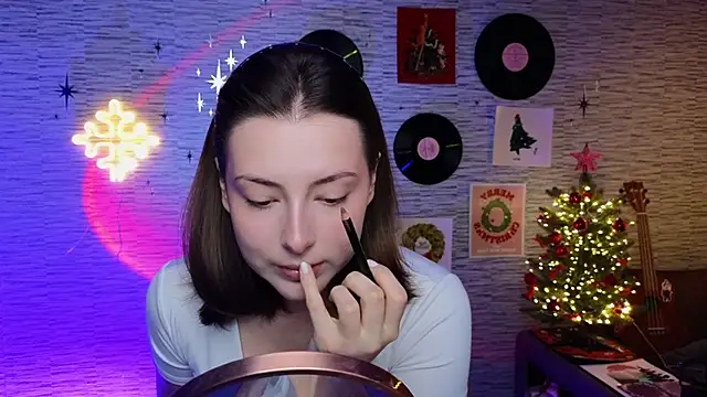 Snapshot of GloriaElmer chatting on 01-15-25, 07:15 GloriaElmer online show from 01-15-25, 07:15