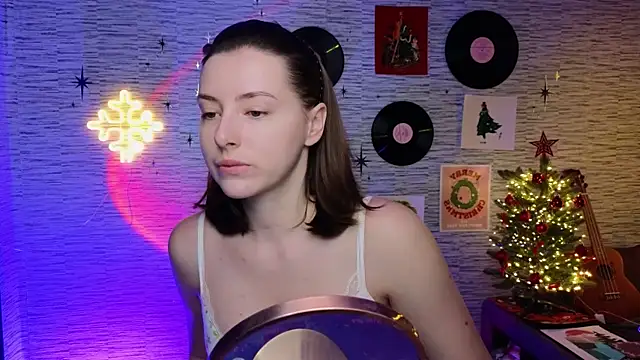 Snapshot of GloriaElmer chatting on 01-21-25, 07:26 GloriaElmer online show from 01-21-25, 07:26