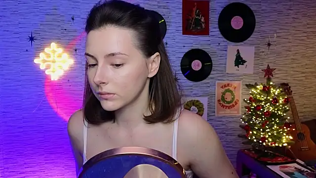 Snapshot of GloriaElmer chatting on 01-22-25, 08:51 GloriaElmer online show from 01-22-25, 08:51