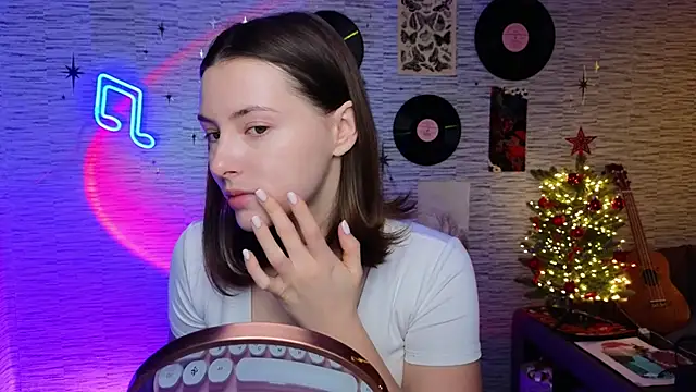 Snapshot of GloriaElmer chatting on 01-23-25, 08:25 GloriaElmer online show from 01-23-25, 08:25