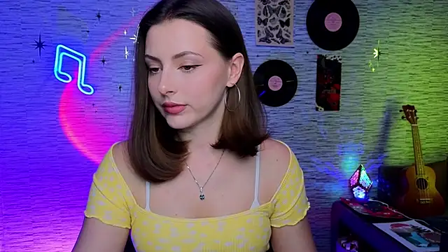 Snapshot of GloriaElmer chatting on 02-07-25, 09:05 GloriaElmer online show from 02-07-25, 09:05