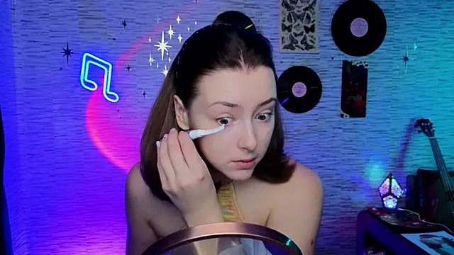 Snapshot of GloriaElmer chatting on 02-13-25, 07:35 GloriaElmer online show from 02-13-25, 07:35