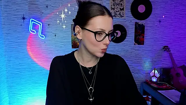 Snapshot of GloriaElmer chatting on 02-20-25, 10:48 GloriaElmer online show from 02-20-25, 10:48