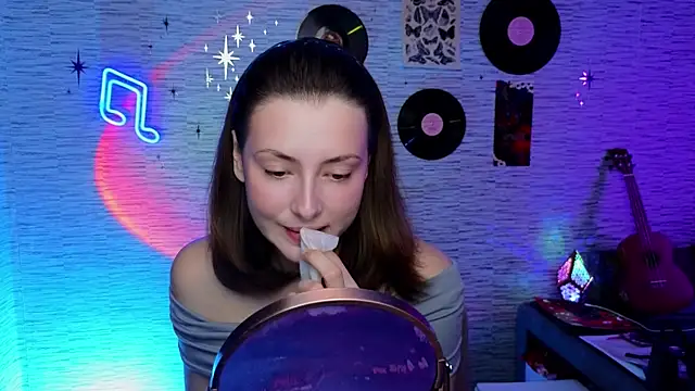 Snapshot of GloriaElmer chatting on 03-03-25, 06:26 GloriaElmer online show from 03-03-25, 06:26