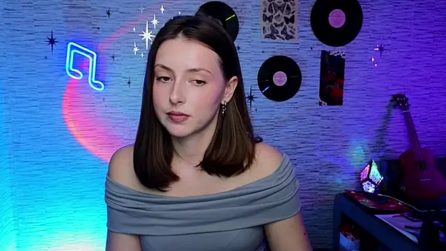 Snapshot of GloriaElmer chatting on 03-03-25, 09:33 GloriaElmer online show from 03-03-25, 09:33