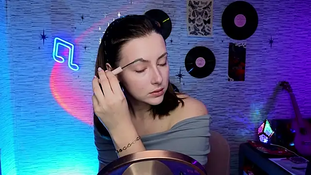 Snapshot of GloriaElmer chatting on 03-04-25, 06:26 GloriaElmer online show from 03-04-25, 06:26