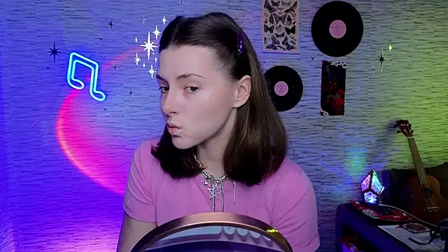 Snapshot of GloriaElmer chatting on 03-11-25, 06:32 GloriaElmer online show from 03-11-25, 06:32