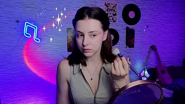 Snapshot of GloriaElmer chatting on 03-18-25, 06:14 GloriaElmer online show from 03-18-25, 06:14