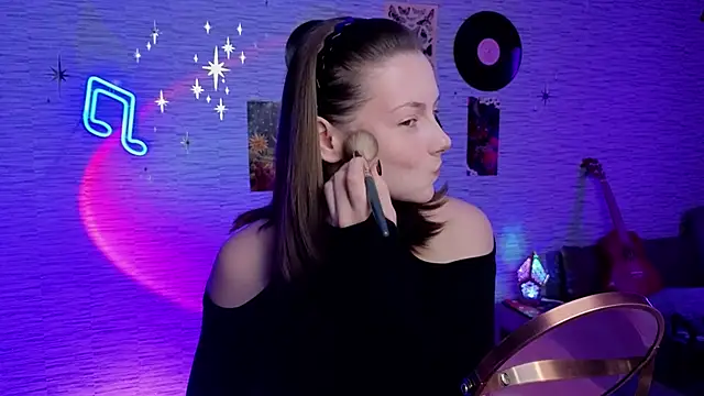 Snapshot of GloriaElmer chatting on 03-21-25, 06:38 GloriaElmer online show from 03-21-25, 06:38