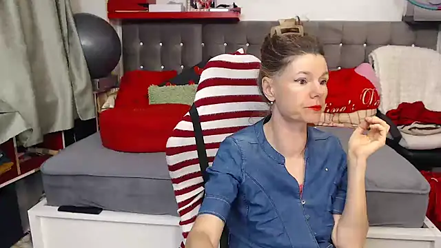 Snapshot of kellyterapy chatting on 05-15-26, 02:40 kellyterapy online show from 05-15-26, 02:40