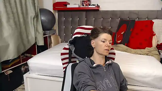Snapshot of kellyterapy chatting on 05-16-26, 01:13 kellyterapy online show from 05-16-26, 01:13