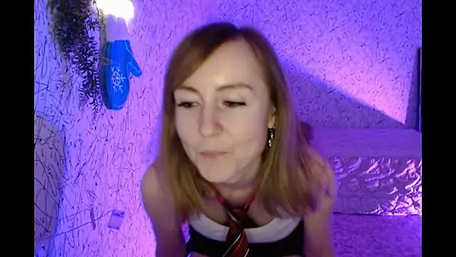 Snapshot of Athena_Richards chatting on 02-27-25, 02:43 Athena Richards online show from 02-27-25, 02:43