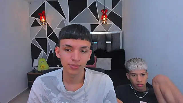 Snapshot of Juan_Nd_Steven chatting on 04-19-26, 11:42 Juan Nd Steven online show from 04-19-26, 11:42