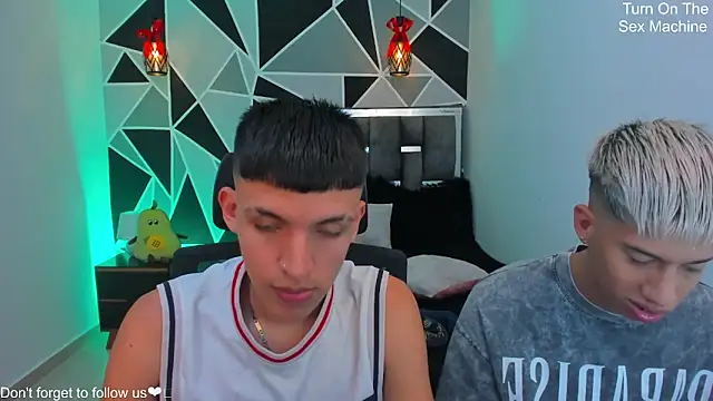 Snapshot of Juan_Nd_Steven chatting on 04-22-26, 01:19 Juan Nd Steven online show from 04-22-26, 01:19