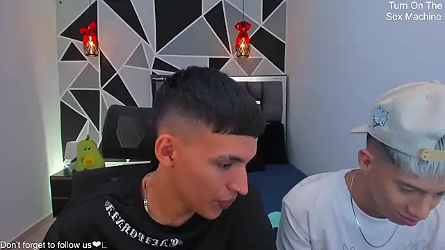 Snapshot of Juan_Nd_Steven chatting on 04-24-26, 01:41 Juan Nd Steven online show from 04-24-26, 01:41