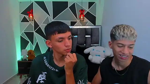 Snapshot of Juan_Nd_Steven chatting on 05-16-26, 10:36 Juan Nd Steven online show from 05-16-26, 10:36