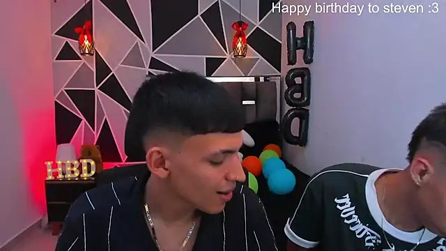 Snapshot of Juan_Nd_Steven chatting on 05-27-26, 09:01 Juan Nd Steven online show from 05-27-26, 09:01