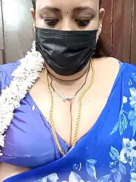 Snapshot of ashikaa_r chatting on 01-01-25, 12:44 ashikaa r online show from 01-01-25, 12:44