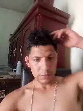 Snapshot of Alonsomadeira chatting on 06-17-26, 05:25 Alonsomadeira online show from 06-17-26, 05:25
