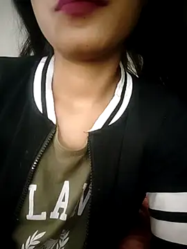 Snapshot of Hot_Goldengirl chatting on 02-26-25, 05:28 Hot Goldengirl online show from 02-26-25, 05:28