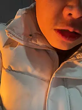 Snapshot of Laura8910 chatting on 12-12-24, 04:48 Laura8910 online show from 12-12-24, 04:48