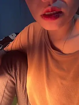 Snapshot of Laura8910 chatting on 01-02-25, 01:19 Laura8910 online show from 01-02-25, 01:19