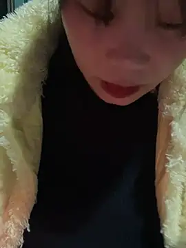 Snapshot of Laura8910 chatting on 02-17-25, 01:32 Laura8910 online show from 02-17-25, 01:32