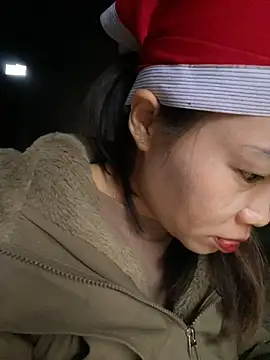 Snapshot of Laura8910 chatting on 02-23-25, 10:39 Laura8910 online show from 02-23-25, 10:39