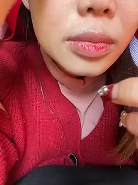 Snapshot of Laura8910 chatting on 02-27-25, 01:16 Laura8910 online show from 02-27-25, 01:16