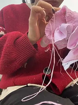 Snapshot of Laura8910 chatting on 03-07-25, 02:04 Laura8910 online show from 03-07-25, 02:04