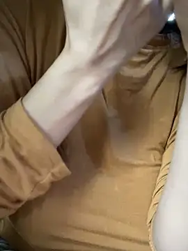 Snapshot of Laura8910 chatting on 03-13-25, 04:49 Laura8910 online show from 03-13-25, 04:49