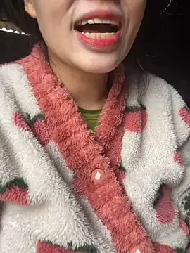 Snapshot of Laura8910 chatting on 03-16-25, 06:20 Laura8910 online show from 03-16-25, 06:20