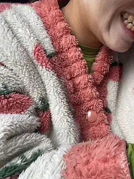 Snapshot of Laura8910 chatting on 03-17-25, 03:14 Laura8910 online show from 03-17-25, 03:14