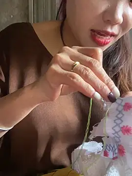 Snapshot of Laura8910 chatting on 03-21-25, 05:21 Laura8910 online show from 03-21-25, 05:21