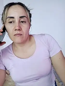 Snapshot of Isabel23zr chatting on 11-04-25, 02:38 Isabel23zr online show from 11-04-25, 02:38