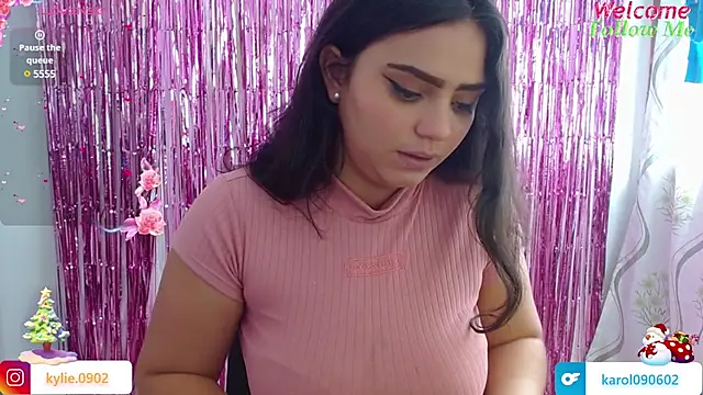 Snapshot of karol_9 chatting on 12-19-24, 02:35 karol 9 online show from 12-19-24, 02:35