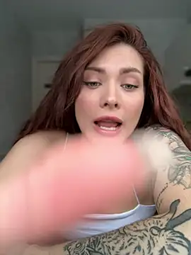 Snapshot of Accole chatting on 02-19-25, 06:22 Accole online show from 02-19-25, 06:22