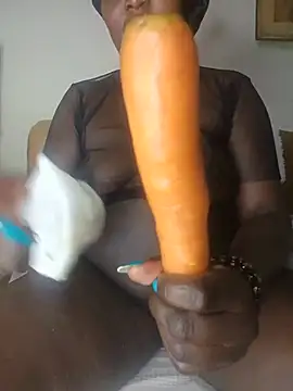 melaninebony1 online show from 06-12-26, 07:46