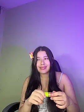 Snapshot of MarielQueenx chatting on 06-18-26, 12:33 MarielQueenx online show from 06-18-26, 12:33