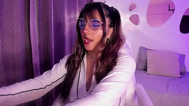 Snapshot of Alliccee chatting on 02-09-26, 06:56 Alliccee online show from 02-09-26, 06:56