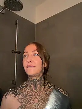 Snapshot of ElenaHaze chatting on 05-20-26, 06:25 ElenaHaze online show from 05-20-26, 06:25