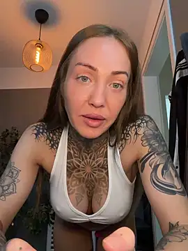 Snapshot of ElenaHaze chatting on 05-30-26, 10:01 ElenaHaze online show from 05-30-26, 10:01