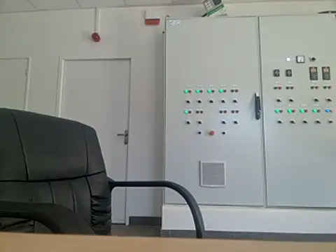 Snapshot of Leonormaldick chatting on 06-25-26, 01:04 Leonormaldick online show from 06-25-26, 01:04