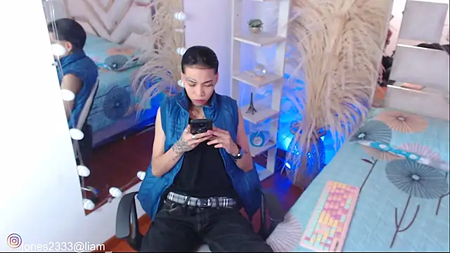 Jonesliam23 online show from 10-26-25, 07:09