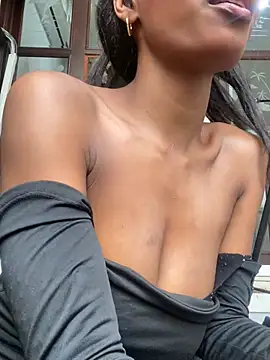 Snapshot of adaraSmiith chatting on 12-12-24, 08:43 adaraSmiith online show from 12-12-24, 08:43