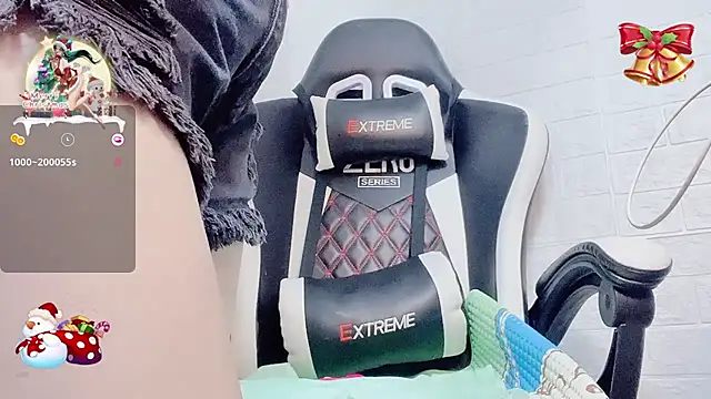 Snapshot of JessicaKale chatting on 12-29-24, 03:35 JessicaKale online show from 12-29-24, 03:35